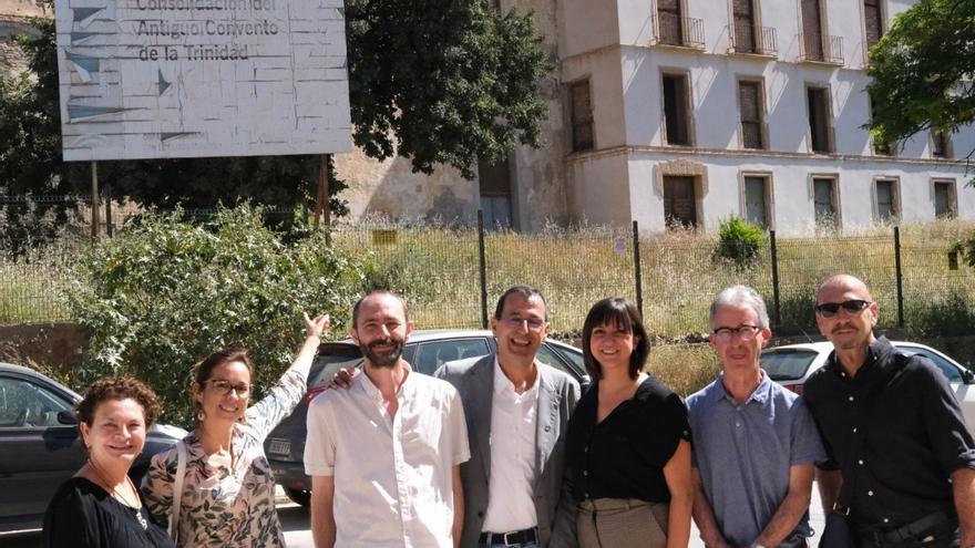 Representantes de Por Andalucía en Málaga junto al Convento de la Trinidad, en una foto de archivo.