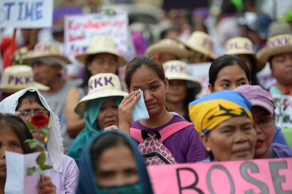 Mujeres participan en una manifestación en el Día Internacional de la Mujer en Manila (Filipinas).