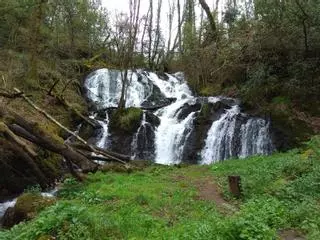 Cinco cascadas cerca de Santiago por las que hacer una ruta y disfrutar del “ASMR” de la naturaleza