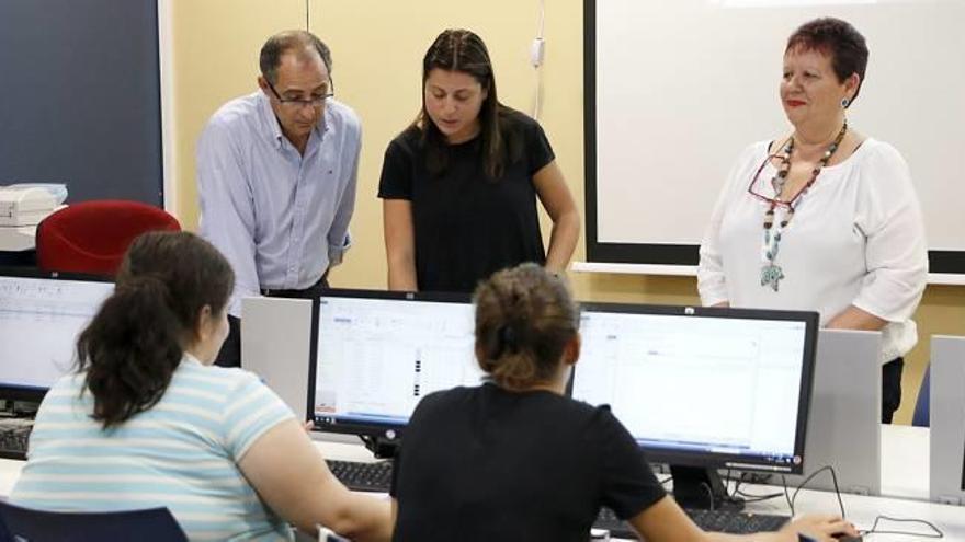 Quince vecinos se ponen al día con  el curso de gestión administrativa