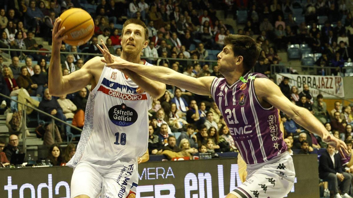 SAN PABLO BURGOS vs MONBUS OBRADOIRO | El Obradoiro, un caballo de ...