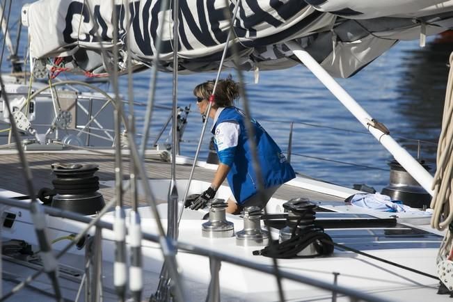 14/11/2016  deporte aventura sanidad  cinco mujeres que han superado el cancer cruzarán el atlántico patrocinadas por  pelayo que han realizado una escala en el muelle de marina de san miguel realizando un entrenamiento en la bahia