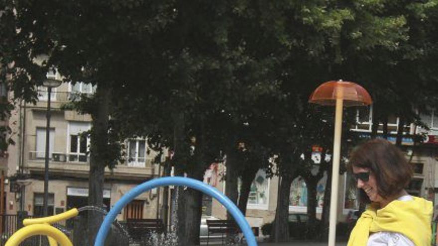 Parque infantil con juegos de agua en Concejo.  |  I.  Osorio