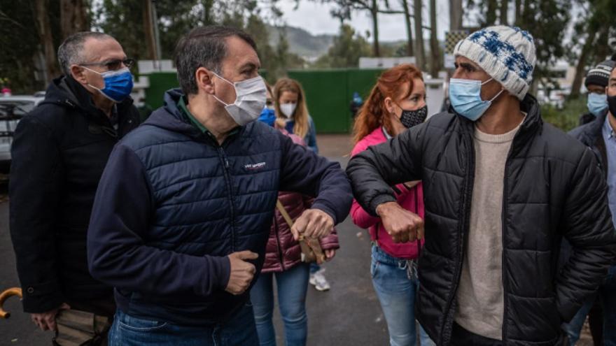 Bermúdez visita el campamento de Las Raíces