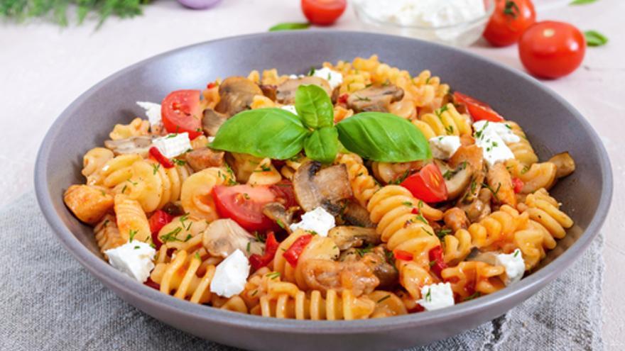 Ensalada de pasta con champiñones