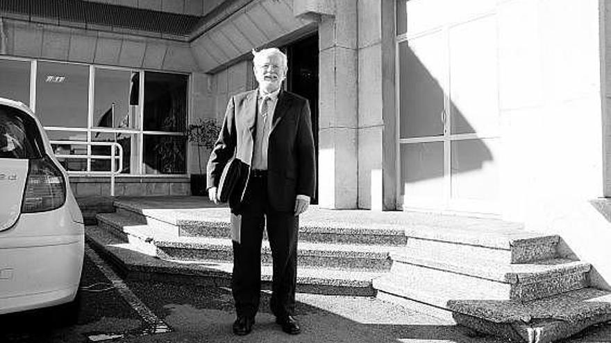 Eamonn Roche, ayer, a su llegada al Ayuntamiento de Corvera.