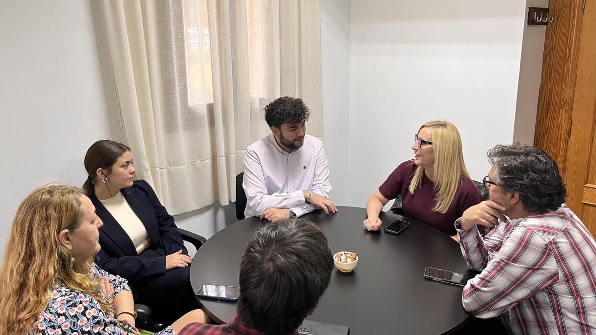 Reunión de representantes de Compromís en Moncada con diputados autonómicos y provinciales valencianistas.