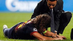 Moment en què Puyol es luxa el colze en el partit contra el Benfica.