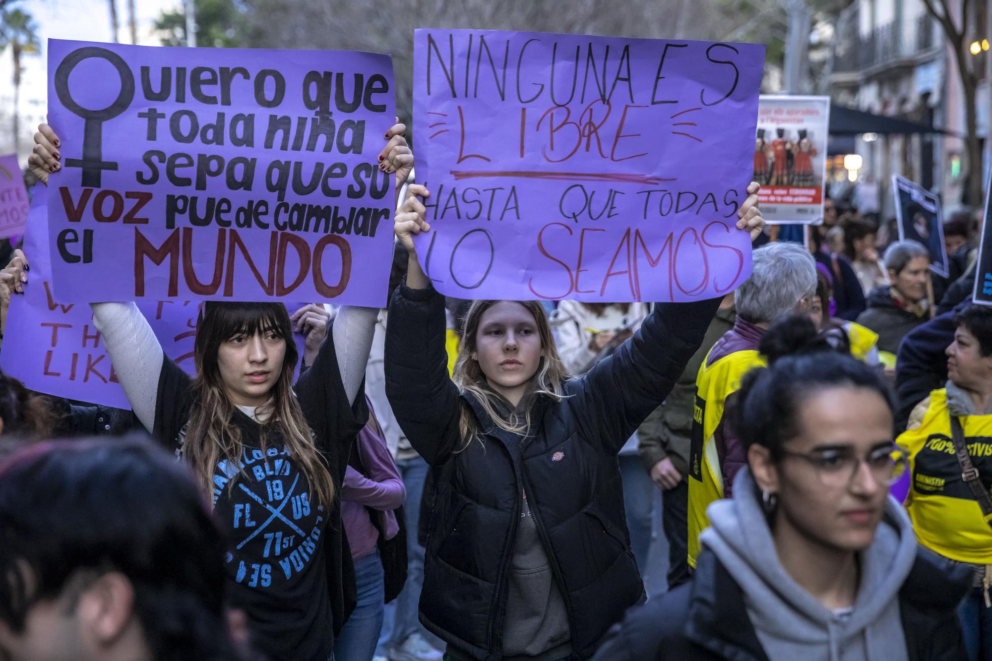 Manifestación feminista en Palma alternativa a favor de los derechos trans