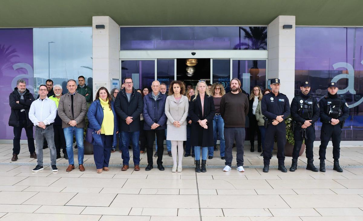 Minuto de silencio en las instalaciones municipales de Sant Antoni