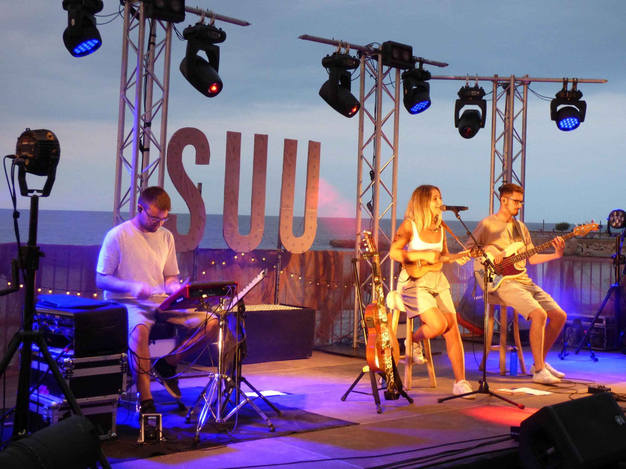 Suu actua al Festival Portalblau de l'Escala