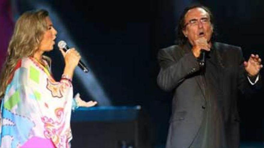 Romina y Albano, en pleno concierto, la noche del martes en Peralada.