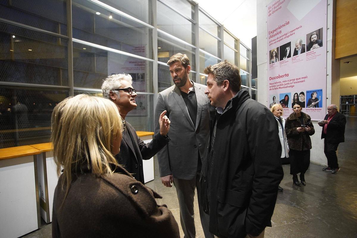 Les imatges de l'entrega de plaques als restaurants recomanats a la Guia Michelin
