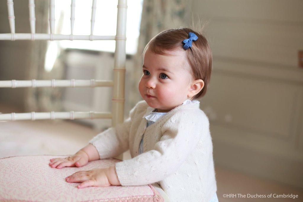 Una de las tiernas imágenes Charlotte de Cambridge realizadas por su madre