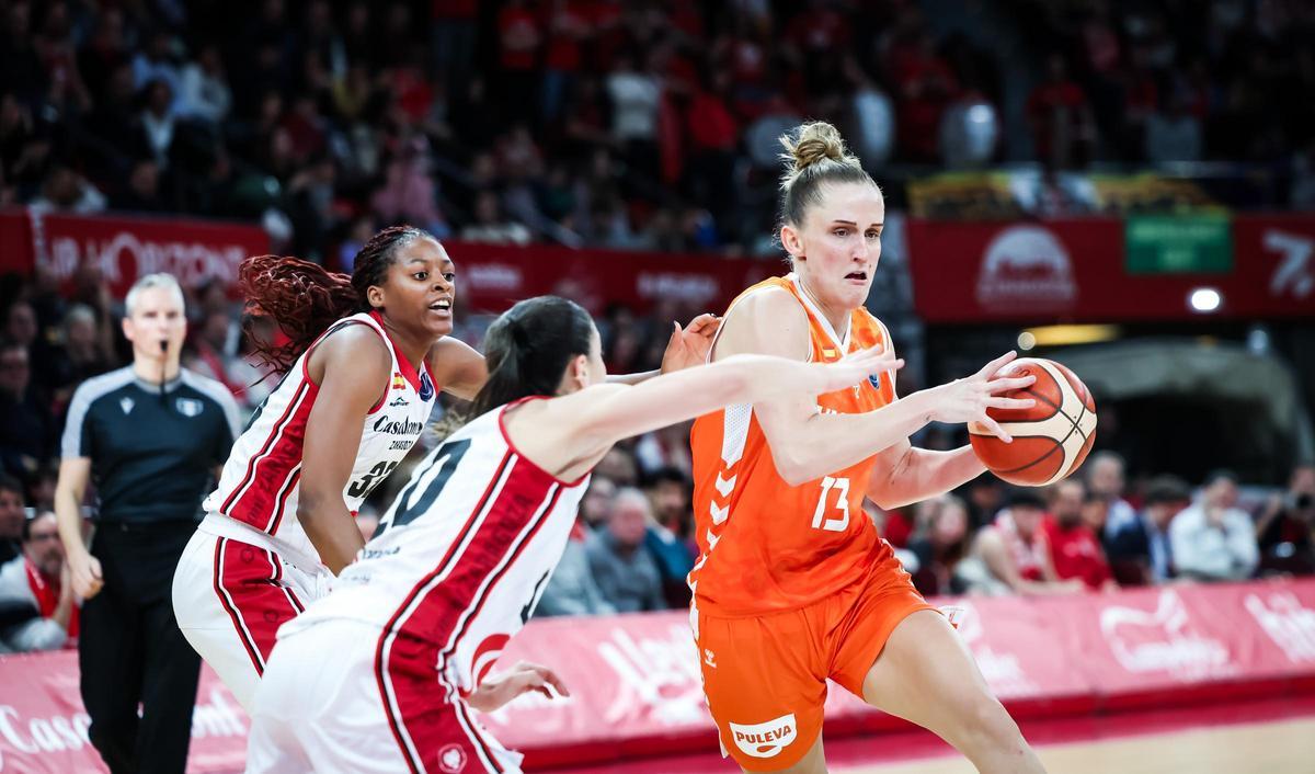 Leo Fiebich, máxima anotadora taronja junto a María Araújo, ambas con 16 puntos.