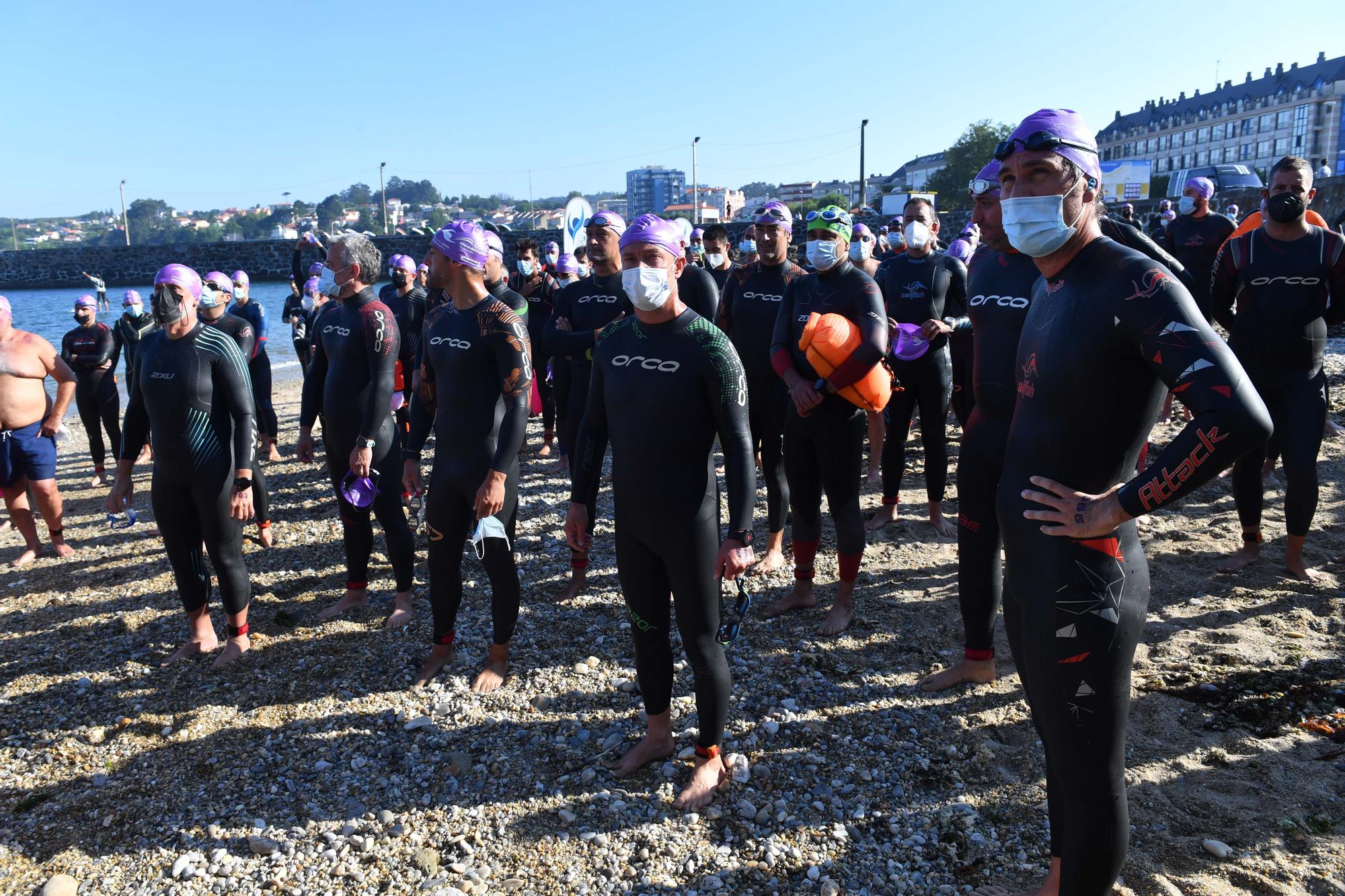 400 nadadores en la Travesía Costa Oleiros