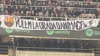 Retiran una pancarta a favor de la Grada d'Animació