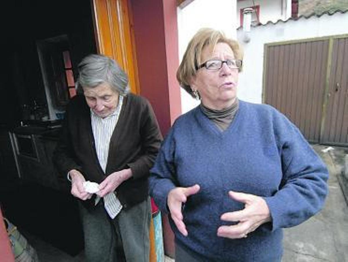 Hallan en un tejado de Bustiello dos granadas de la Guerra Civil