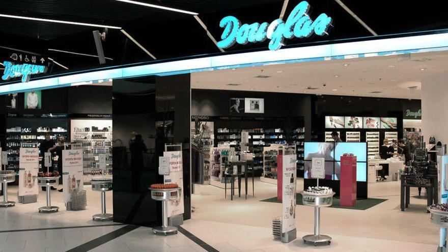 Perfumeries Douglas tancarà 53 botigues
