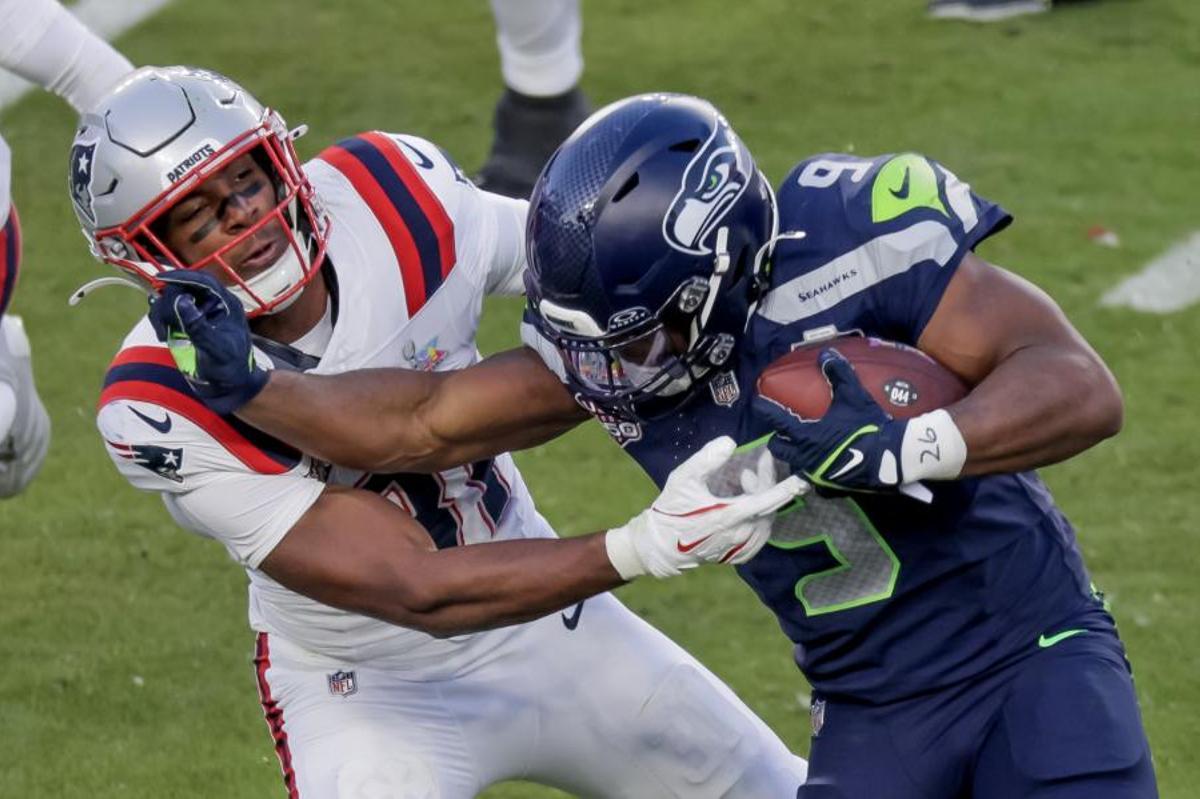 Seattle Seahawks running back Kenneth Walker III (R) in action against New England Patriots safety Craig Woodson (L) during the first half of Super Bowl LX between the New England Patriots and the Seattle Seahawks at the Levi's Stadium in Santa Clara, California, USA, 08 February 2026. EFE/EPA/CHRIS TORRES