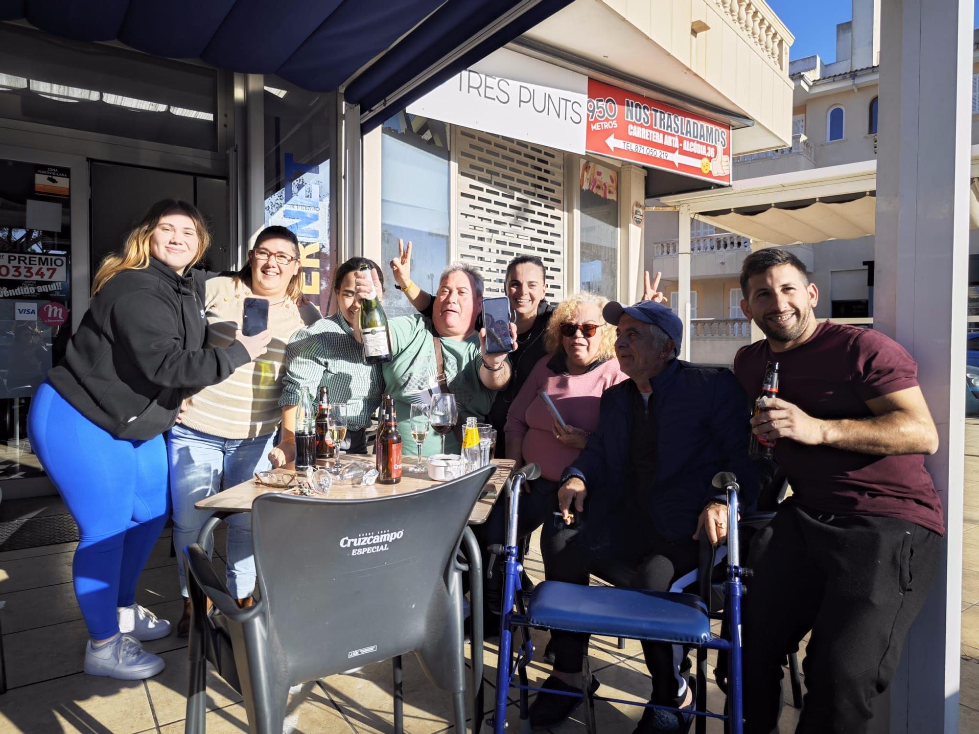 Así han celebrado en Can Picafort el Gordo de la Lotería de Naviad