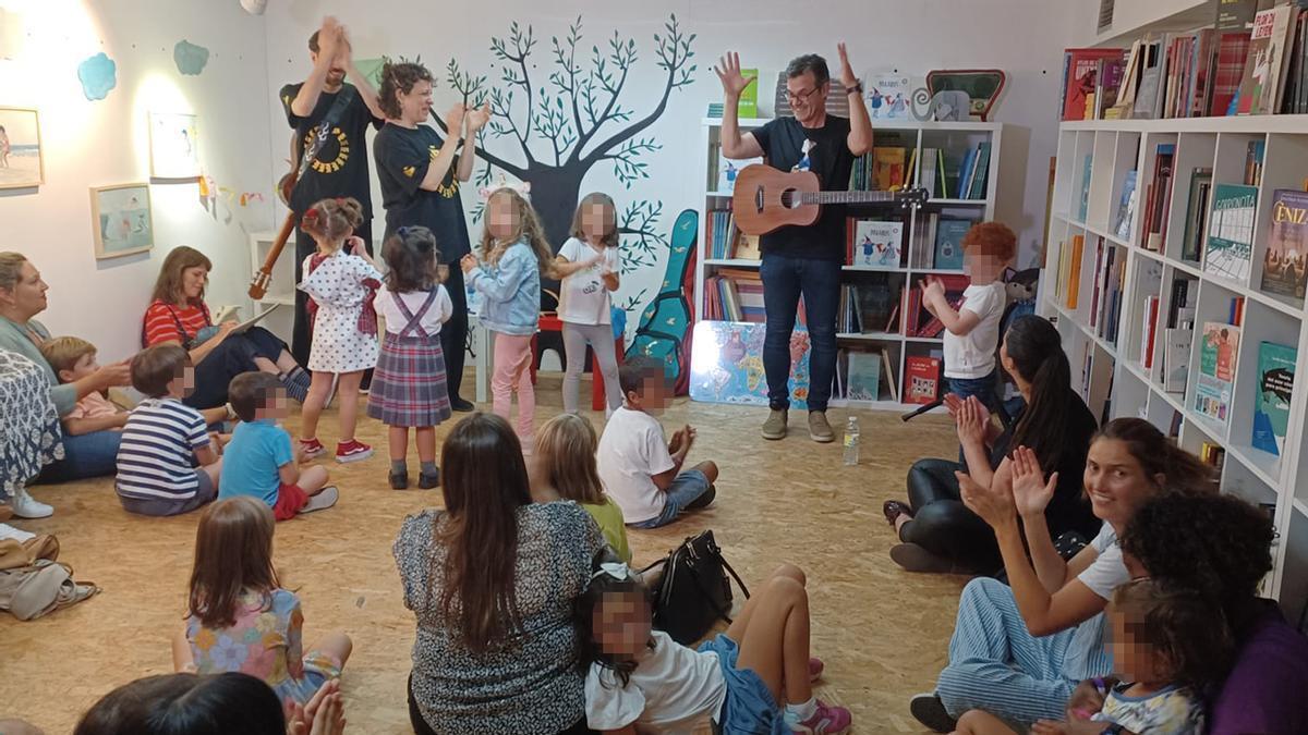 Poesía e música para nenos na librería Libros para soñar, de Kalandraka, en Vigo