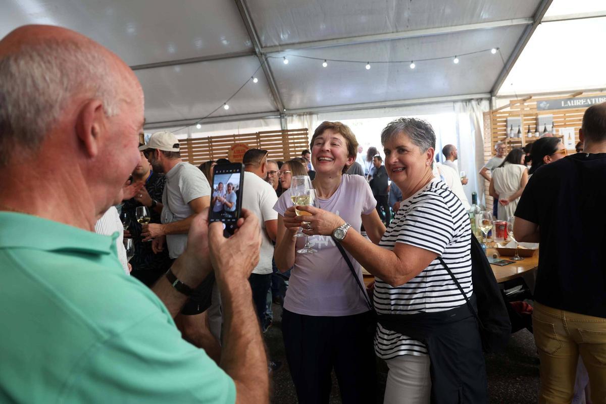 Asistentes a una celebración de Aires Novos de Castrelo.