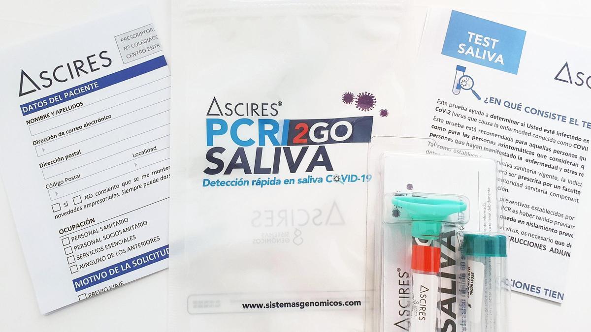 El kit de la PCR Saliva Ascires, con sus tubos para muestras e instrucciones.