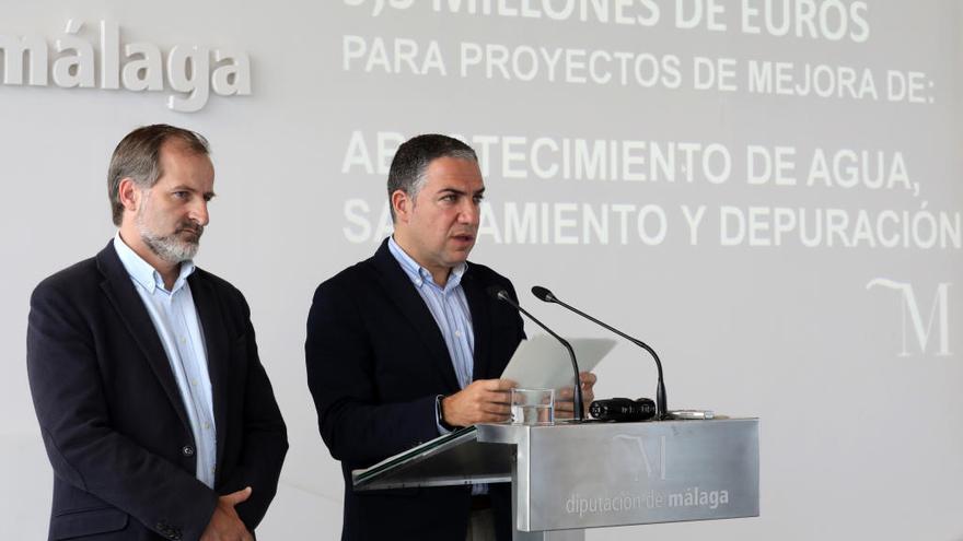 Gonzalo Sichar y Elías Bendodo durante la rueda de prensa de este miércoles.