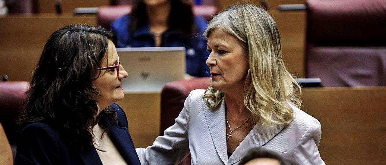 La vicepresidenta del Gobierno valenciano, Mónica Oltra, y la consellera Gabriela Bravo.