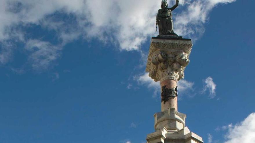 Urkullu; el vicepresidente navarro, Manu Ayerdi; el exlendakari Ardanza y el portavoz del Gobierno vasco, Josu Erkoreka, en una ofrenda floral en Pamplona.