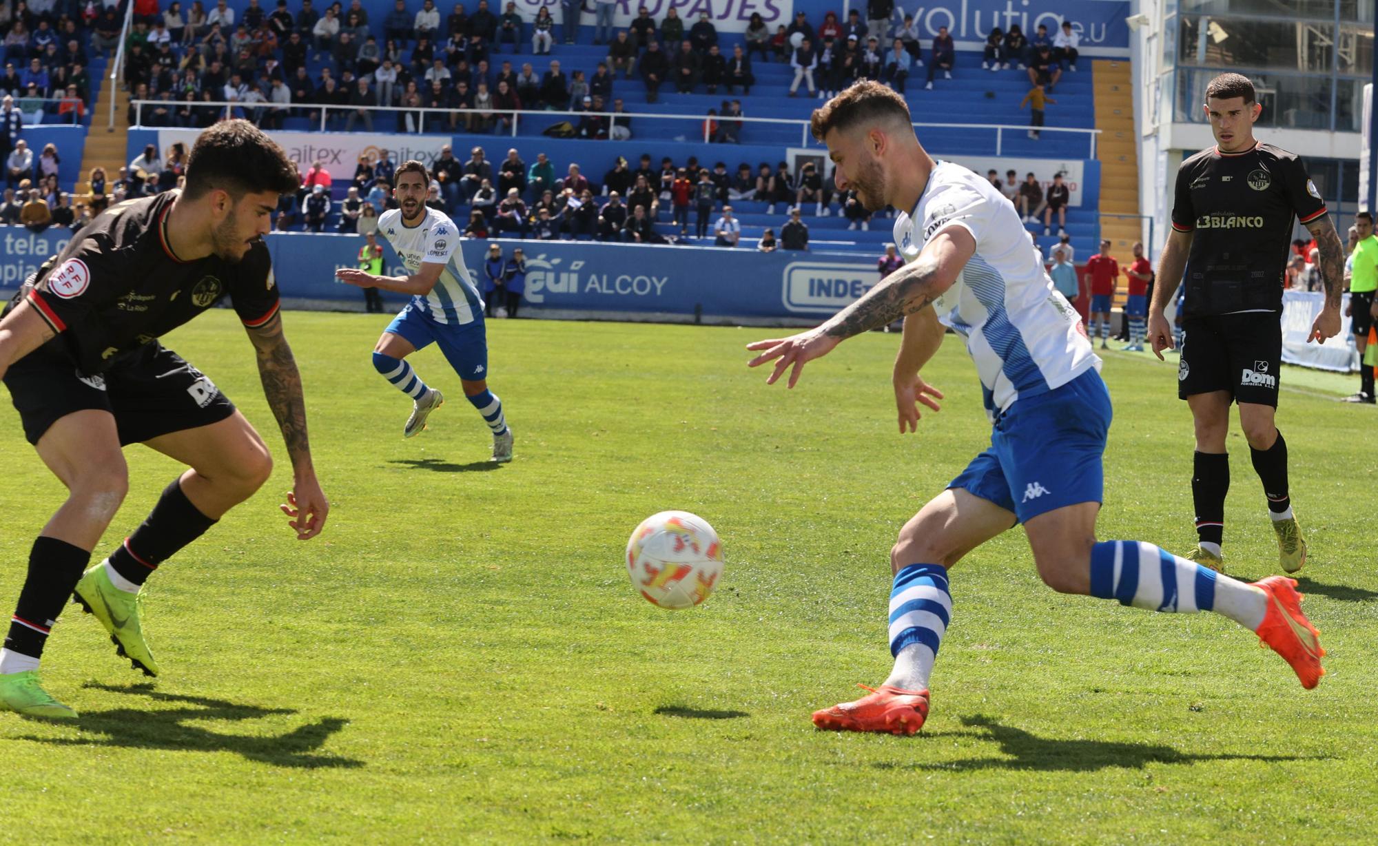 El Alcoyano se aleja del peligro (2-0)