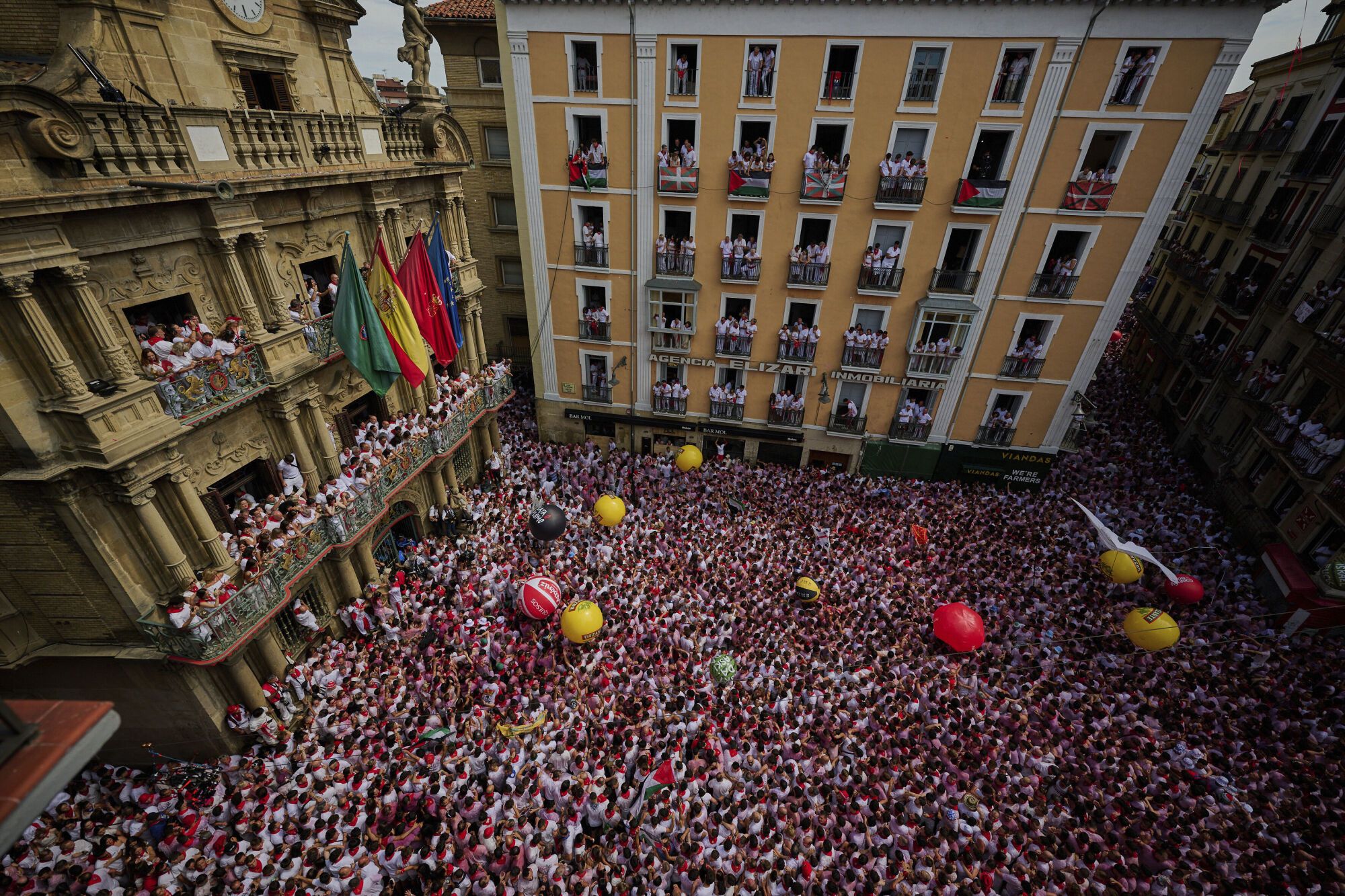 Revelers pack the main square during the start of nine days of uninterrupted partying in Pamplona's famed running-of-the-bulls festival in Pamplona, Spain, Sunday, July 6, 2025. (AP Photo/Miguel Oses). EDITORIAL USE ONLY/ONLY ITALY AND SPAIN