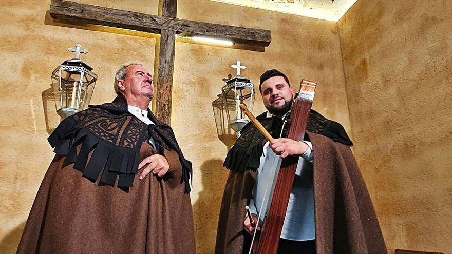 Pedraza (dcha.) en el Centro de Interpretación de la Semana Santa. | Ch. S.