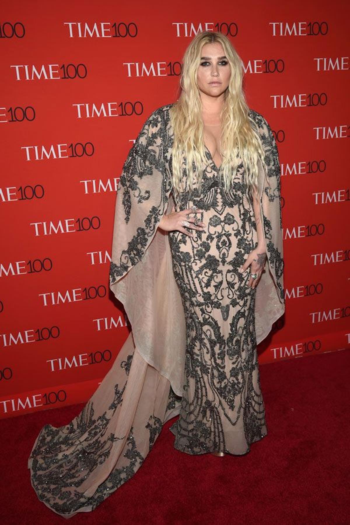 El vestido capa de Kesha