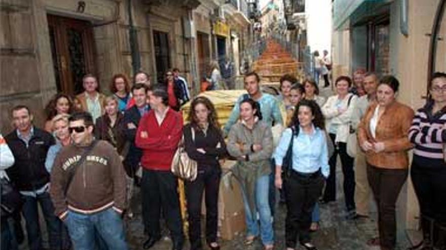 Los comerciantes de la calle del Rey exigen agilizar la obra de la vía