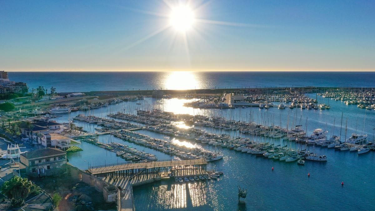 Vista aérea de las Eras de la Sal y la bahía de Torrevieja