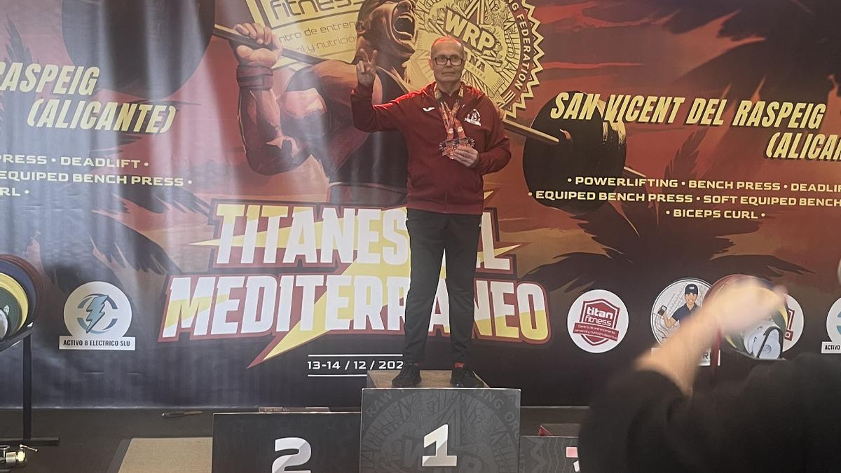 Toni Gordó, en el podio.