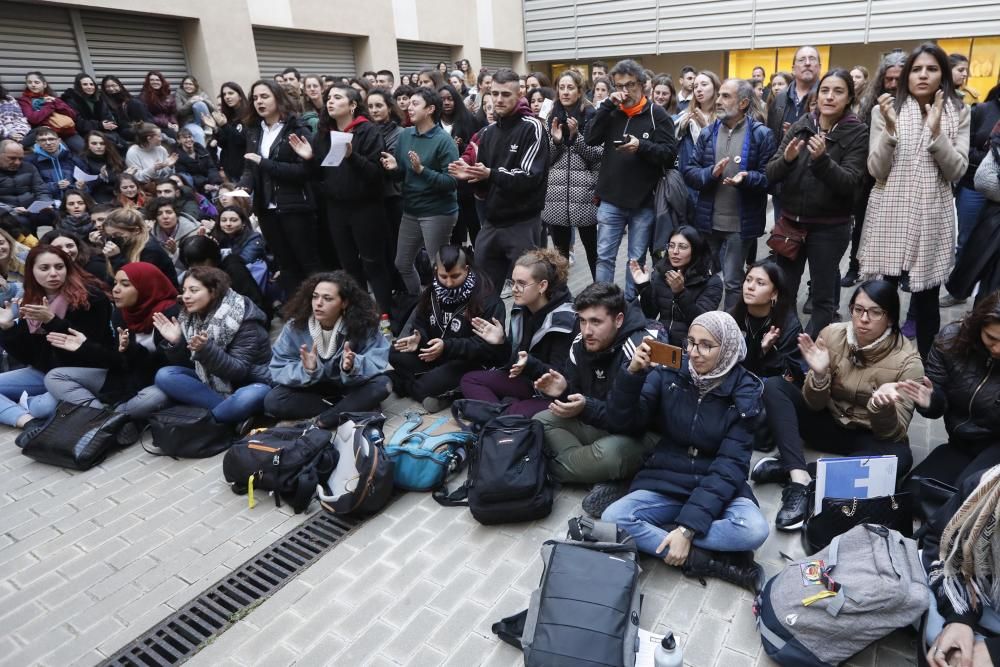 Joves migrants tancats a la UdG