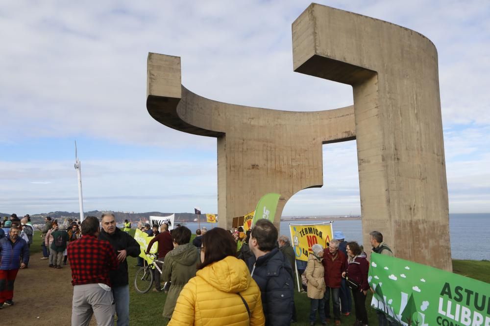 Manifestación "Asturies, un futuro sin carbón" de colectivos ecologistas.