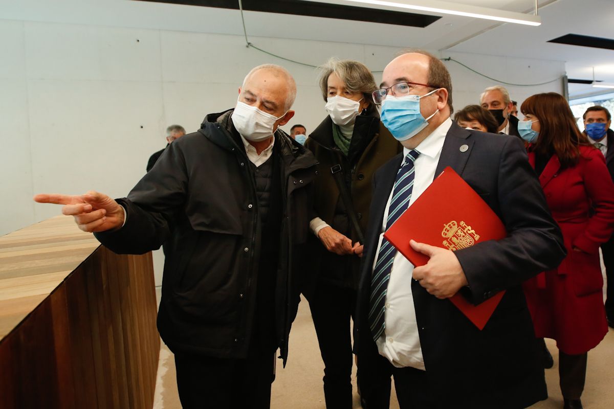 El ministro de Cultura visita la obra de la Biblioteca del Estado