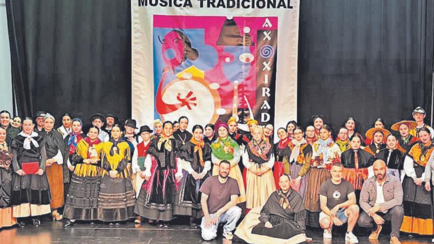 Xacarandaina gana el certamen de música tradicional de Xiradela