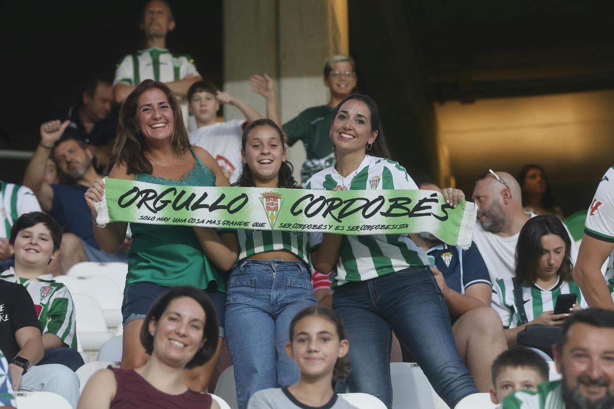 Córdoba CF-Granada | Las imágenes de la afición en El Arcángel