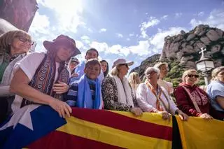 "Nuestra patrona está aquí, este acto es diferente": Montserrat recibe al Papa con aplausos y cánticos tras 44 años de espera