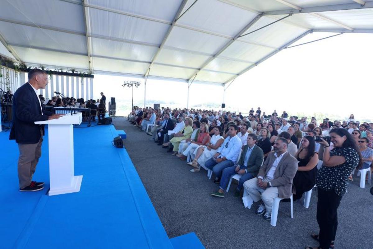 Xoán Allegue, presidente de Martín Códax, se dirige a los asistentes.