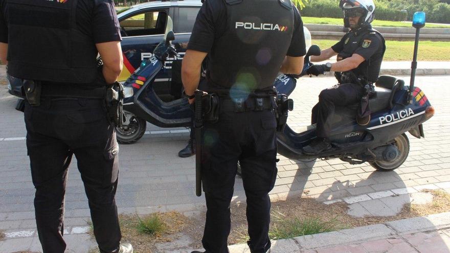 A prisión un atracador que huía en patinete tras robar a peatones a punta de navaja en València