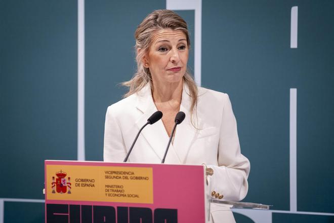 El PSOE, a la baixa en plena crisi i el PP s’estanca, segons el CIS