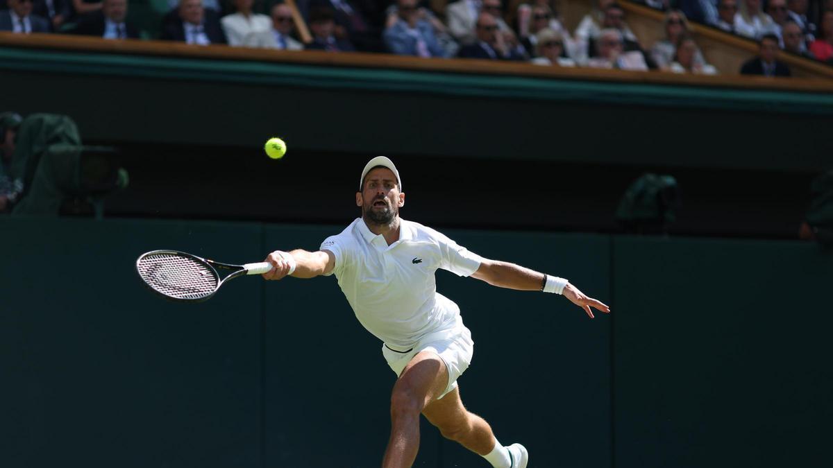 Djokovic logra ante Safiullin su victoria 106 y supera a Roger Federer en Wimbledon