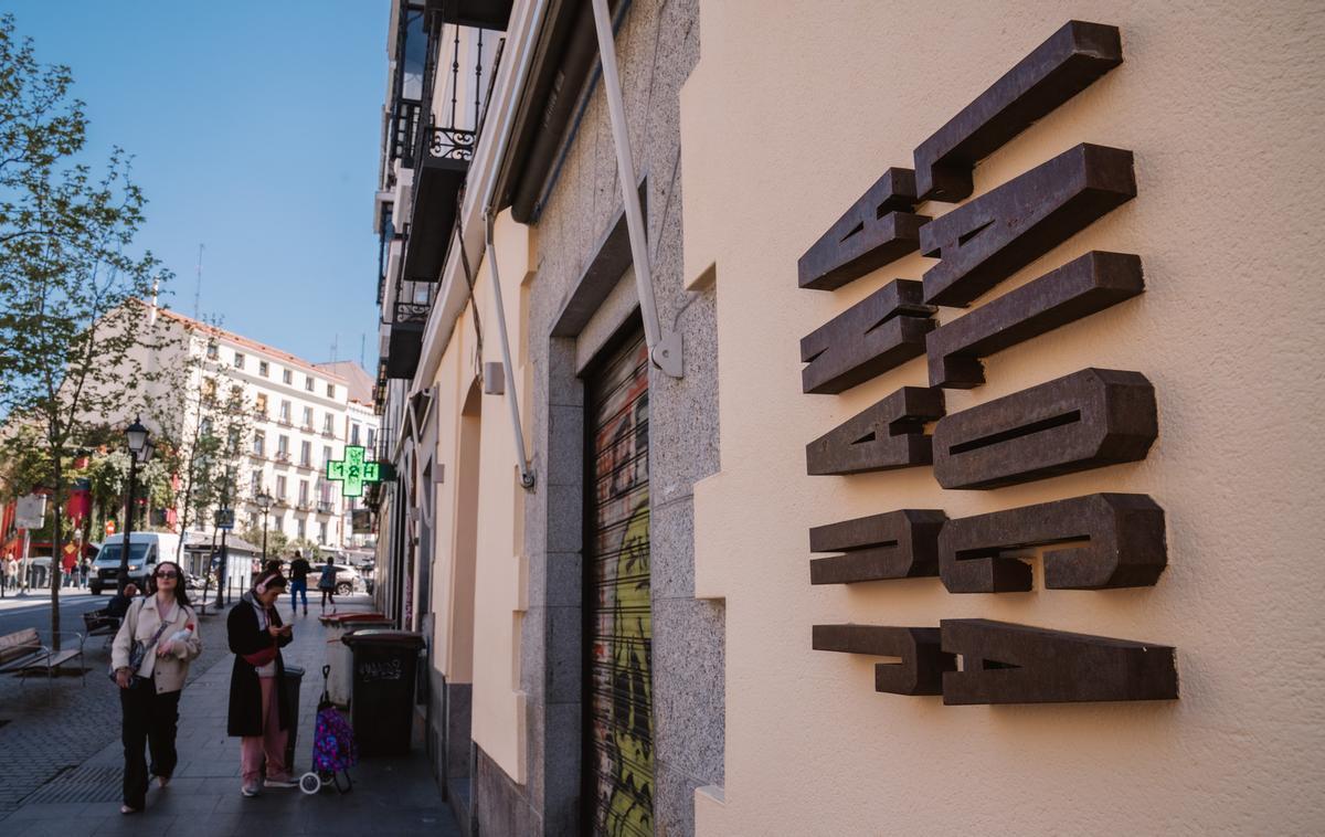 Imagen de la entrada cerrada del restaurante Juana La Loca, en Madrid.
