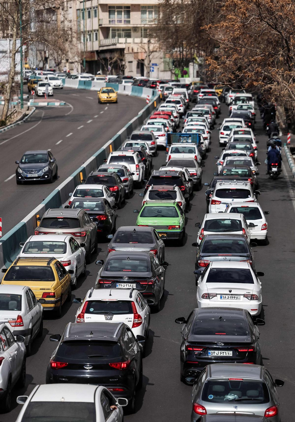 Estados Unidos e Israel bombardean  Teherán